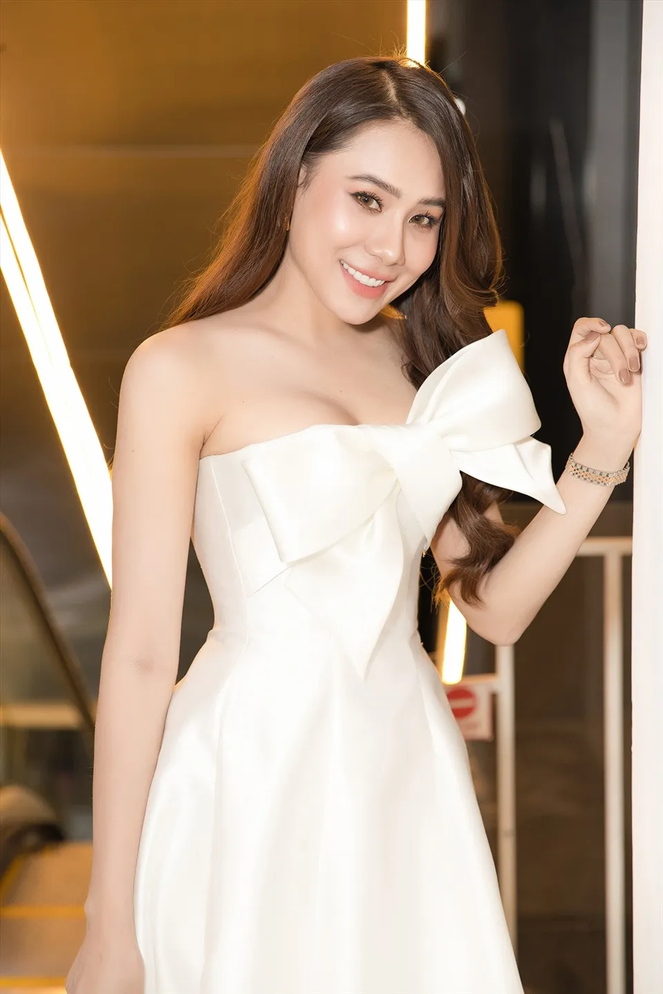 Hồ Bích Trâm thu hút mọi ánh nhìn với nụ cười rạng rỡ Hồ Bích Trâm thu hút mọi ánh nhìn với nụ cười rạng rỡ