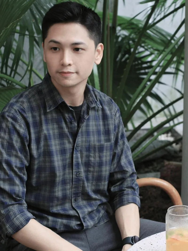 Hình ảnh trai văn phòng năng động trong môi trường chuyên nghiệp Hình ảnh trai văn phòng năng động trong môi trường chuyên nghiệp