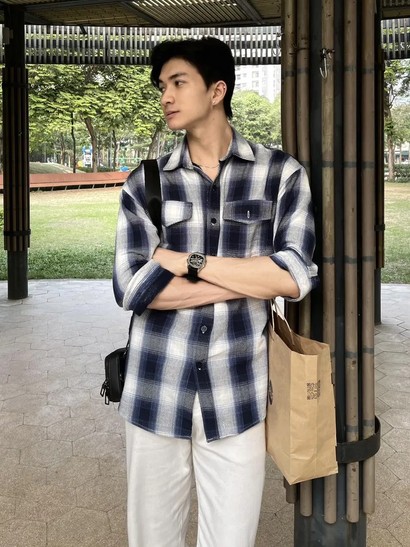 Ảnh trai văn phòng nổi bật với nụ cười cuốn hút Ảnh trai văn phòng nổi bật với nụ cười cuốn hút