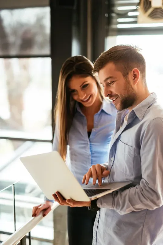 Gợi ý góc chụp hoàn hảo cho ảnh trai văn phòng Gợi ý góc chụp hoàn hảo cho ảnh trai văn phòng