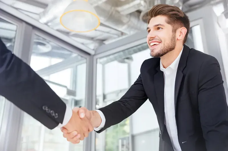 Trai văn phòng và sự chuyên nghiệp qua từng chi tiết nhỏ Trai văn phòng và sự chuyên nghiệp qua từng chi tiết nhỏ