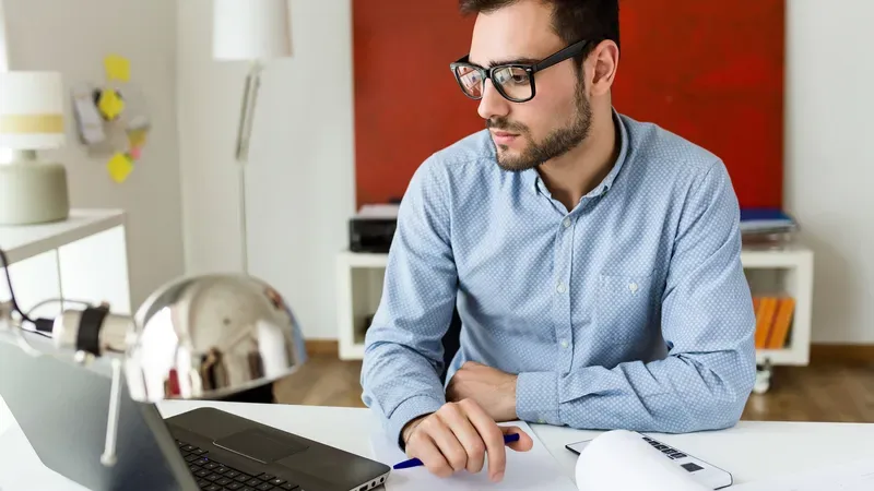 Trai văn phòng đĩnh đạc với bộ suit thời thượng Trai văn phòng đĩnh đạc với bộ suit thời thượng