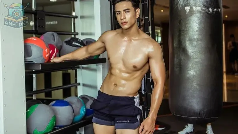 Sự biến đổi phong cách của nam vương Trịnh Bảo qua từng hình ảnh