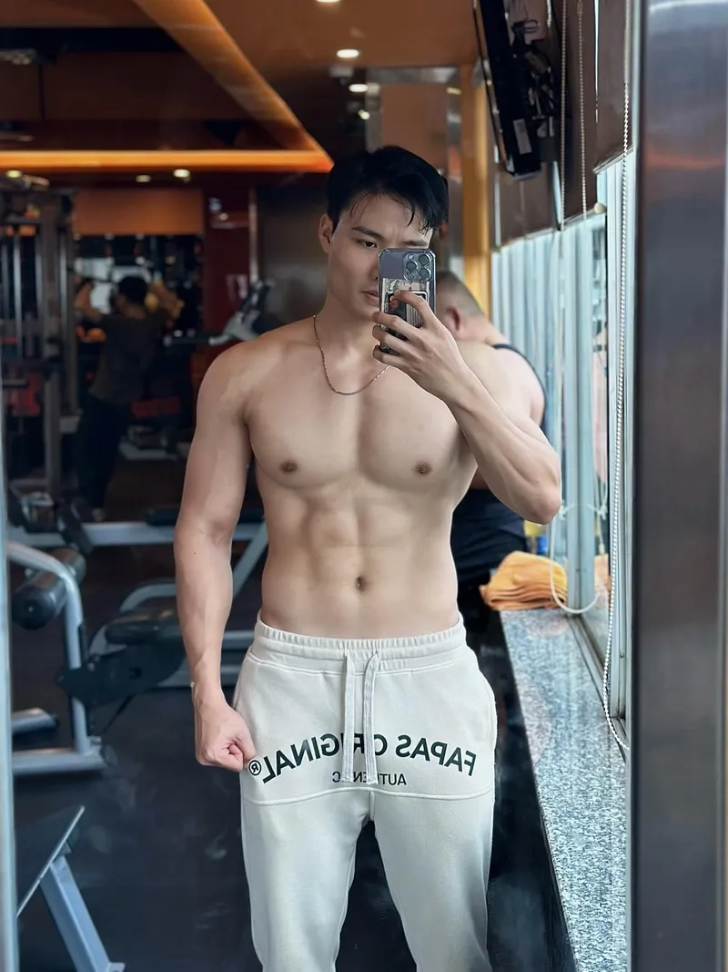 Đạt Kyo Mister Supranational nổi bật với phong cách thời trang độc đáo