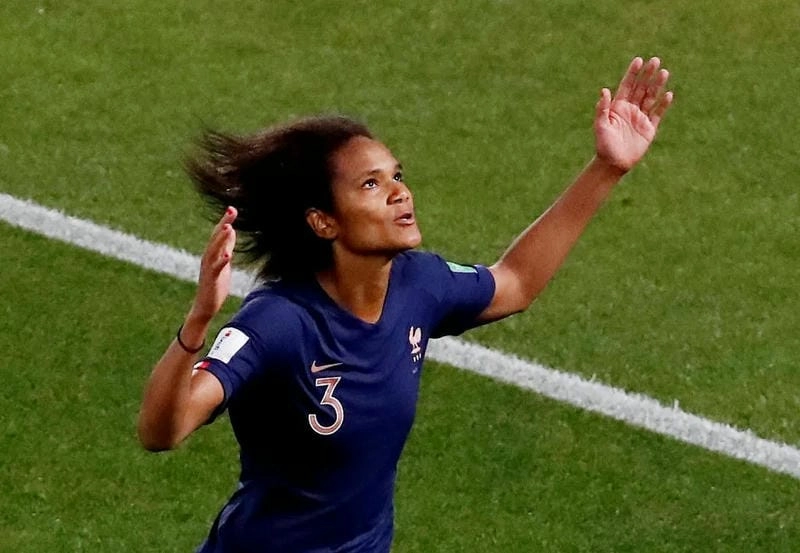  Wendie Renard không chiến vượt trội trong trận đấu của Lyon