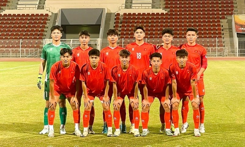  Thủ môn Hoa Xuân Tín xuất sắc cản phá trong trận U17 Việt Nam vs U17 Oman ngày 29/3/2025 – Nguồn: Jun88