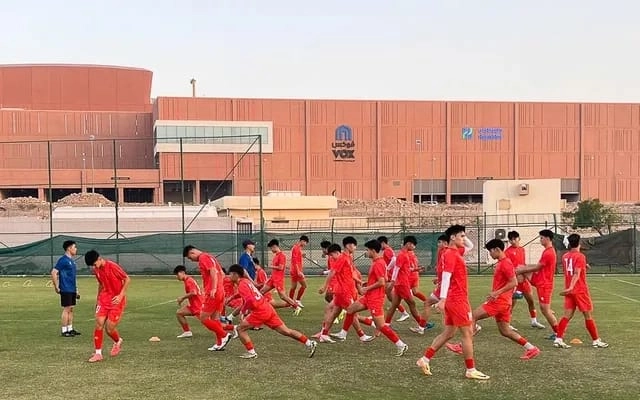  Các cầu thủ U17 Việt Nam tập luyện tại Oman trước trận đấu với U17 Oman ngày 29/3/2025 – Nguồn: Jun88