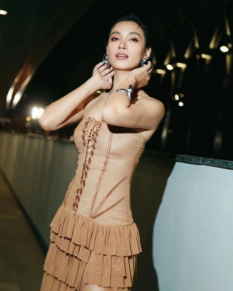 Ngắm nhìn phong cách quyến rũ của Ca sĩ Ái Phương