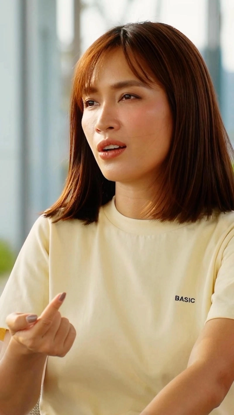 Cùng bạn bè hát Cô dâu Ái Phương karaoke vui nhộn