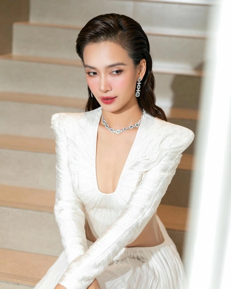 Khám phá Ái Phương tuổi và những thành công đạt được
