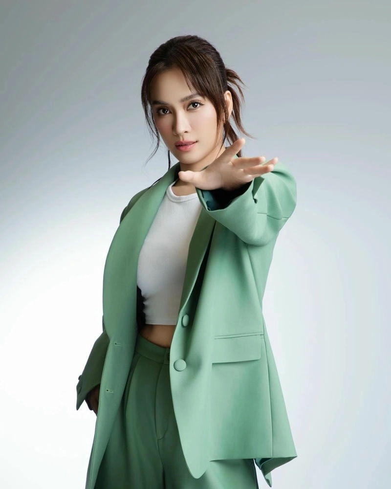 Chiêm ngưỡng hình ảnh Ca si Ái Phương tỏa sáng trên sân khấu