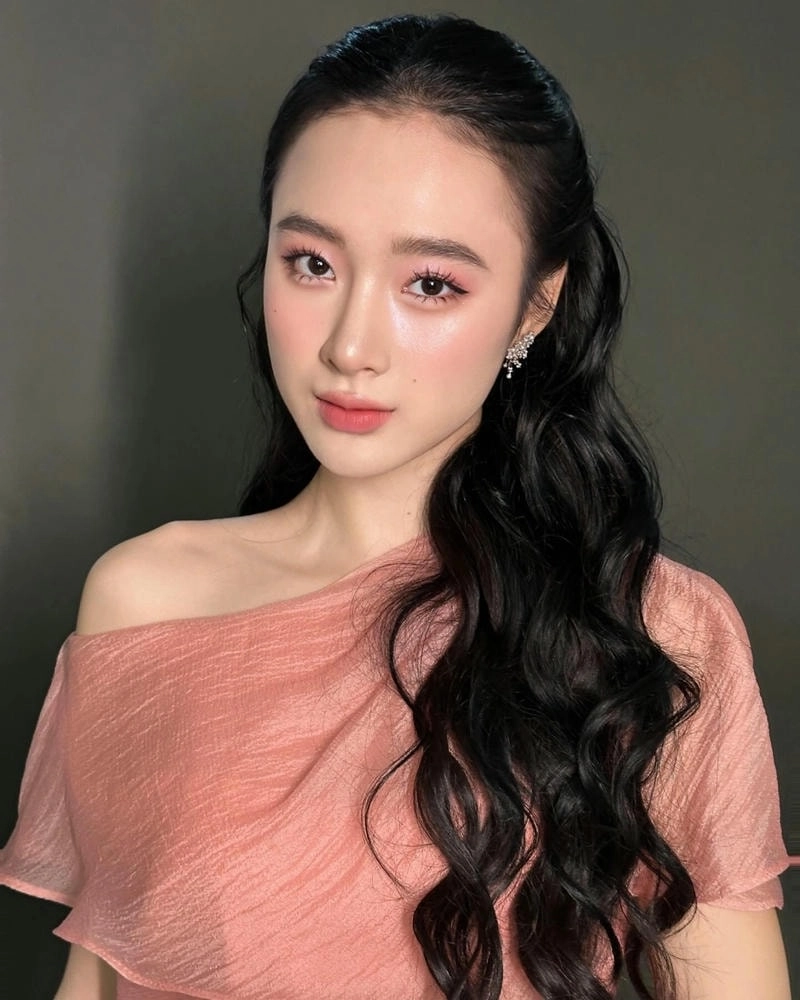 Khám phá sự nghiệp điện ảnh Diễn Viên Angela Phương Trinh