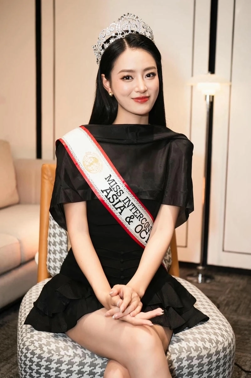 Gây chú ý tại đêm thi Bùi Khánh Linh á hậu 3