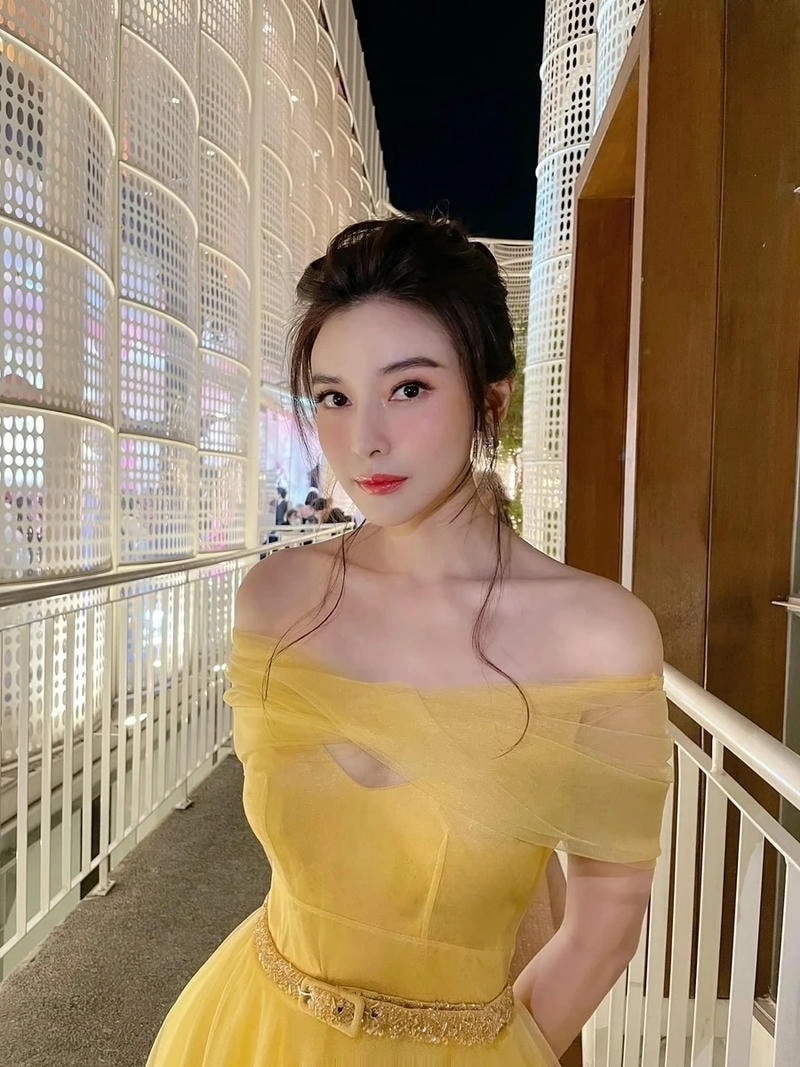 Cao Thái Hà chiều cao lý tưởng khiến fan trầm trồ