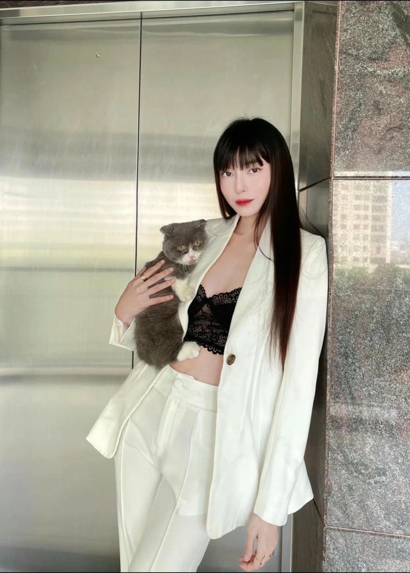 Cao Thái Hà cao bao nhiêu khiến fan tò mò đoán già đoán non