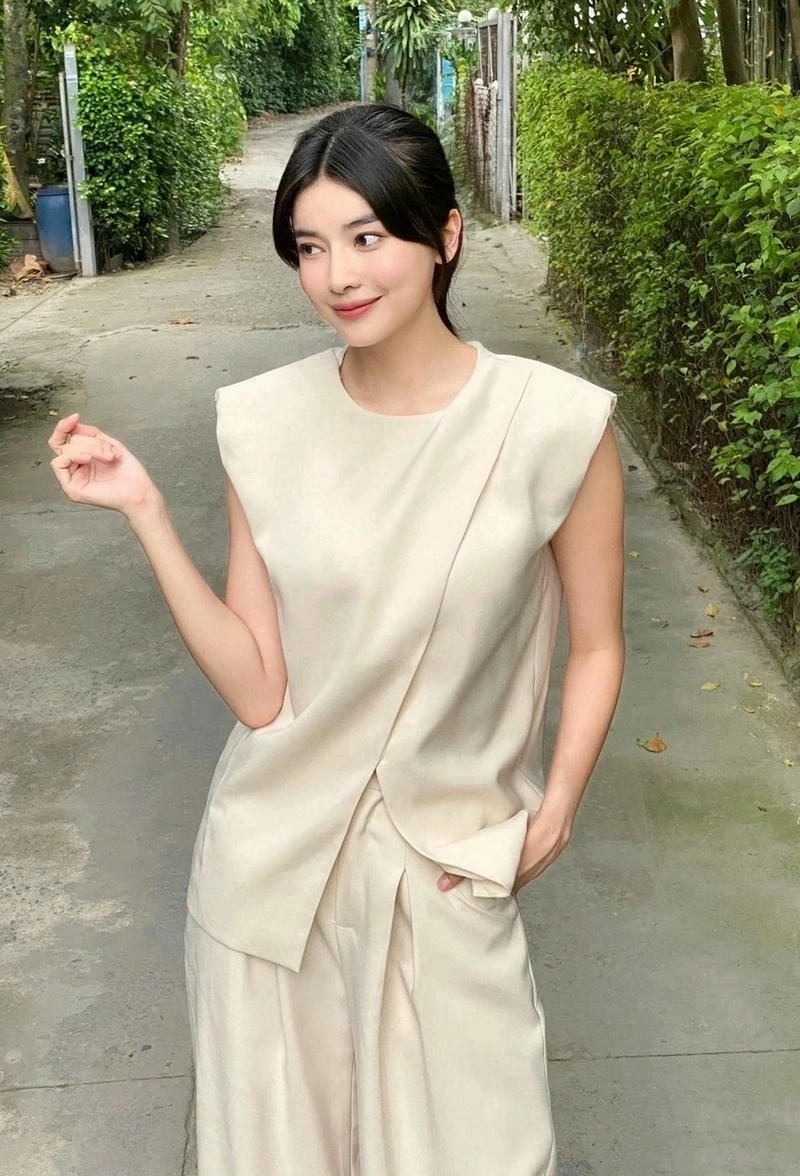 Siêu mẫu Cao Thái Hà nổi bật với thần thái cuốn hút