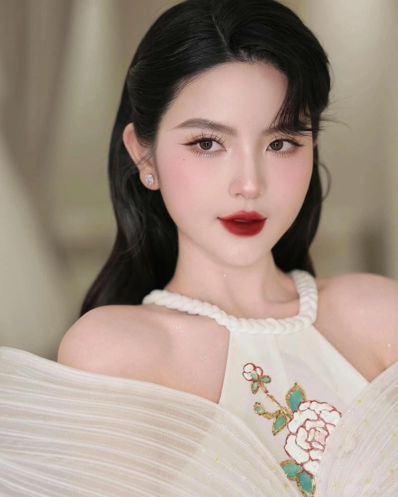 Chu Thanh Huyền lộ diện với nhan sắc rạng rỡ