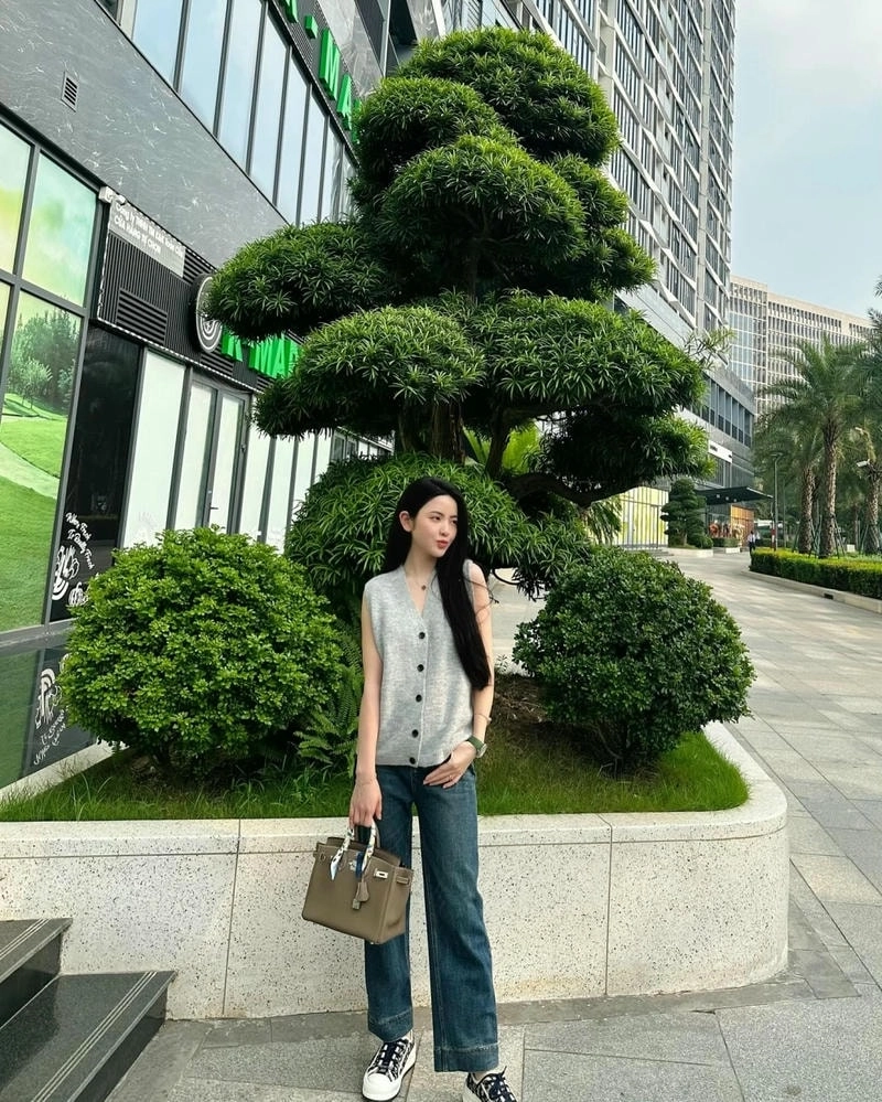 Bất ngờ với chiều cao Chu Thanh Huyền ngoài đời