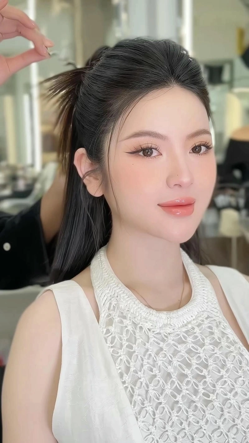 Dân mạng đồn đoán Chu Thanh Huyền có con riêng không