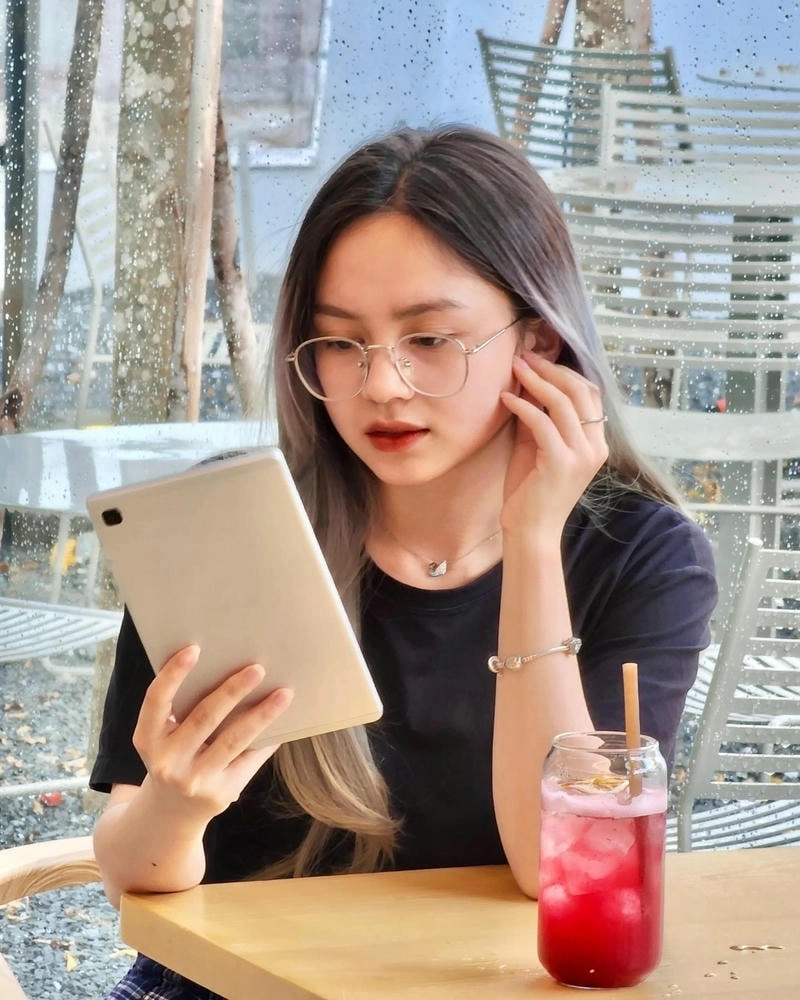 Dân mạng xôn xao về gia thế Đặng Thu Hà