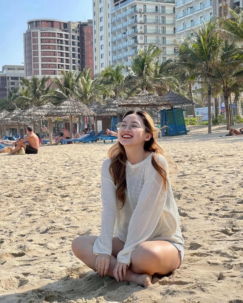 Khoảnh khắc đời thường Đặng Thu Hà ăn giản dị