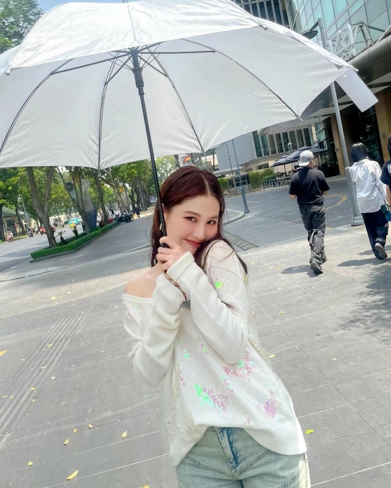 Tin vui bất ngờ từ Diễm My 9x mang bầu