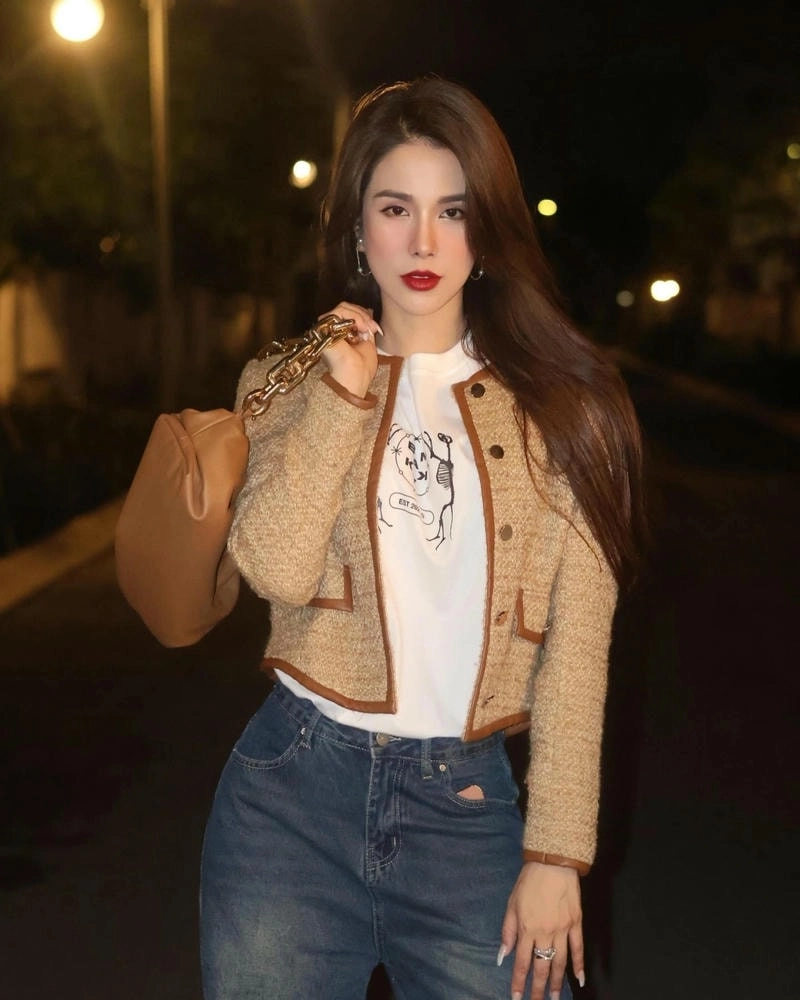 Xem ngay hình ảnh hot trên Diệp Lâm Anh Facebook