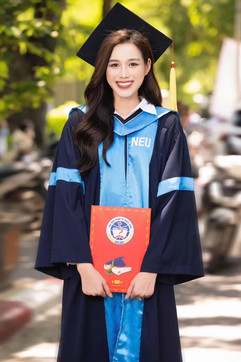 Phản ứng khi Hoa hậu Đỗ Thị Hà bị chê trên mạng