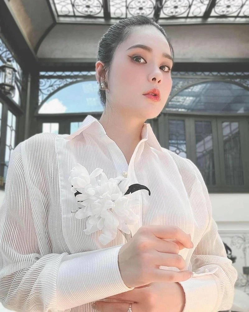 Khoảnh khắc biểu diễn của Đoàn Di Băng hát