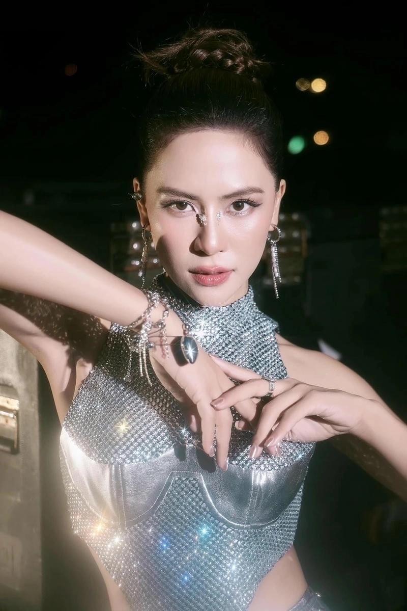 Tìm hiểu Hà Nhi sinh năm bao nhiêu và sự nghiệp