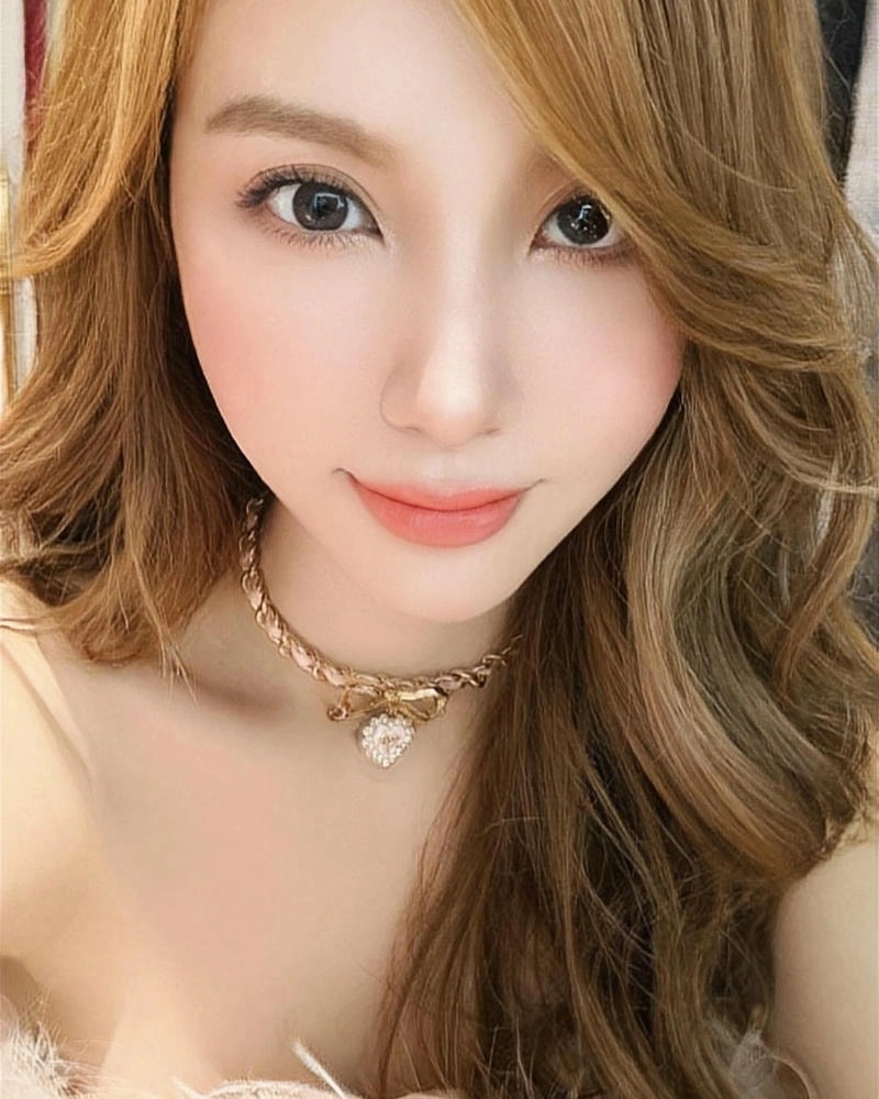 Fan thắc mắc Hạnh Sino tên thật là gì