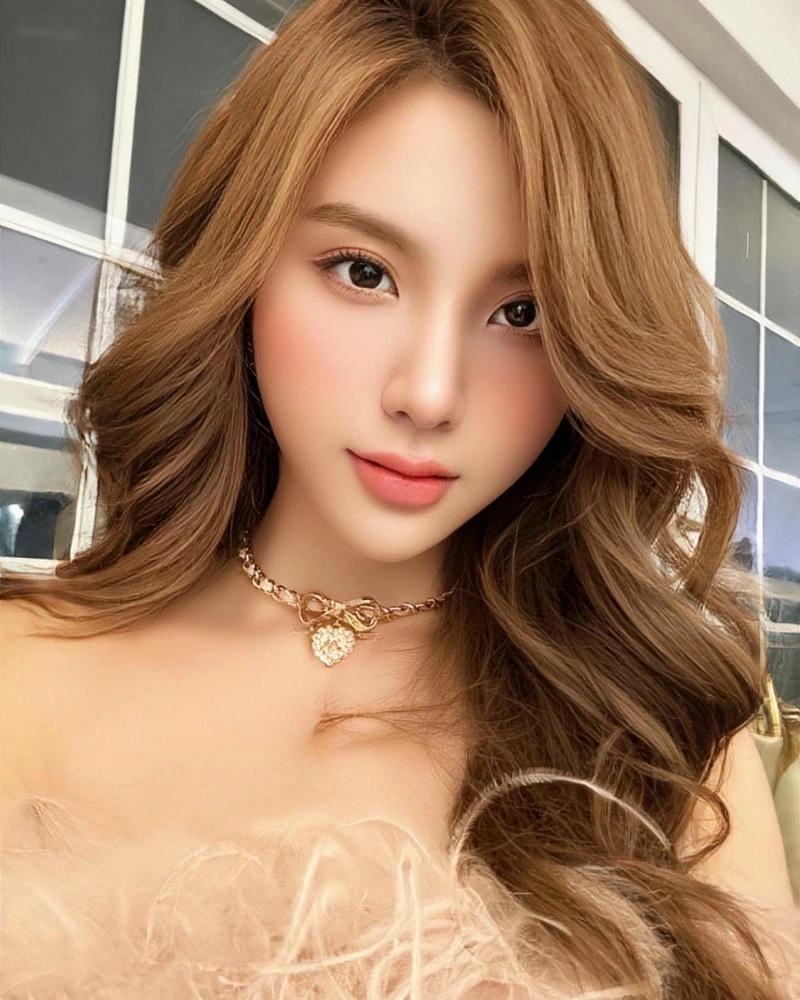 Danh tính CEO Vương Long chồng Hạnh Sino gây tò mòDanh tính CEO Vương Long chồng Hạnh Sino gây tò mò