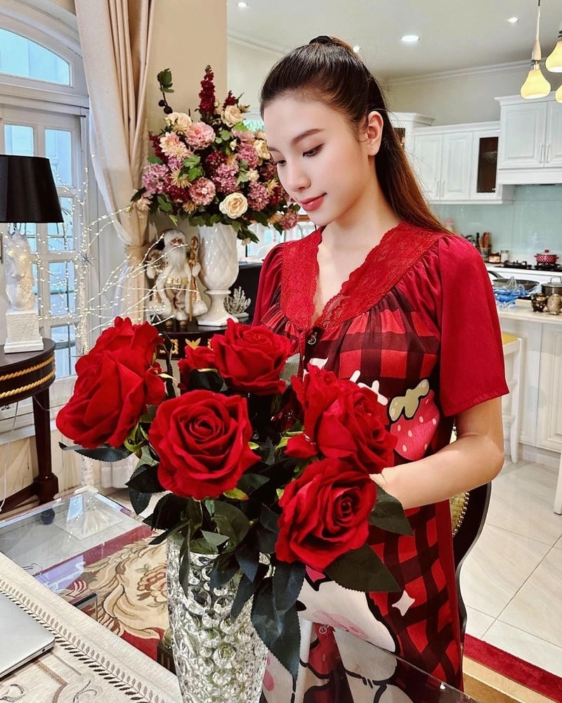 Chiều cao thực sự của Hạnh Sino cao bao nhiêu