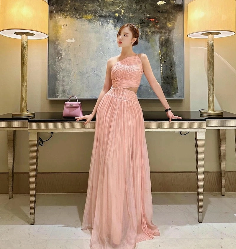 Người hâm mộ tìm kiếm Hạnh Sino ở đâu