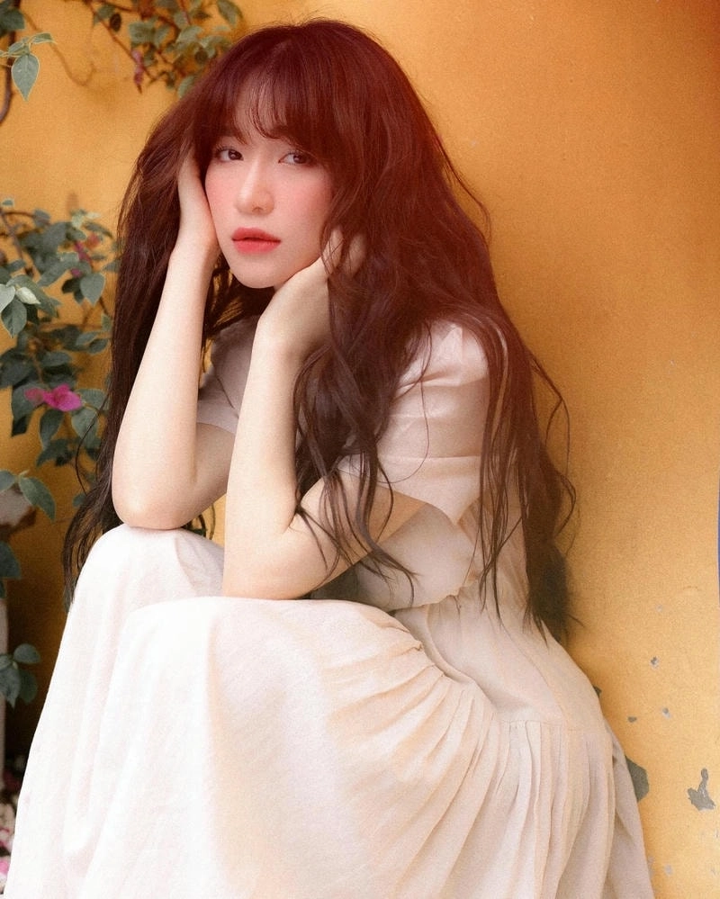 Hình ảnh xúc động khi Hoà Minzy khóc