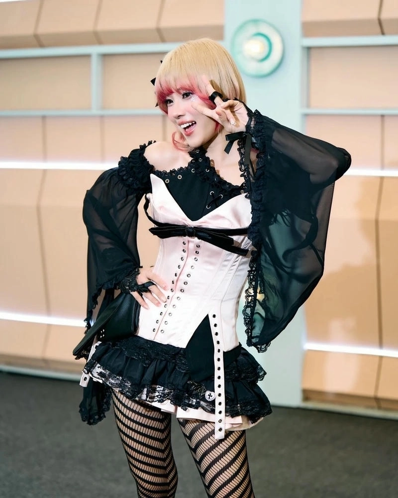 Chiêm ngưỡng Đồi Hoa Mặt Trời Hoàng Yến Chibi lung linh