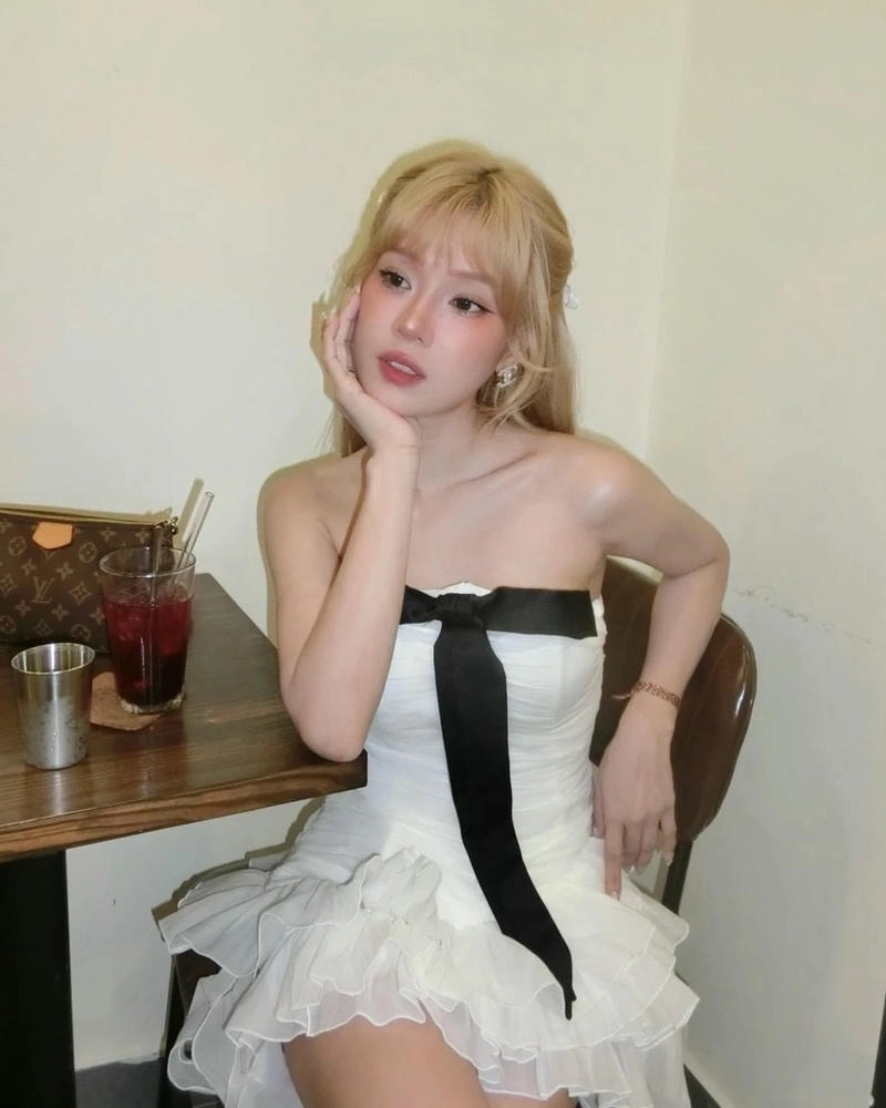 Ngắm nhìn Hoàng Yến Chibi Lúc Nhỏ đáng yêu khó cưỡng