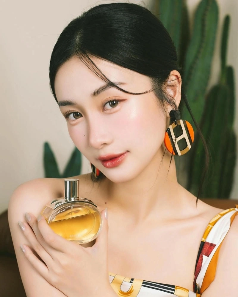 Jun Vũ sóng 24 xuất hiện với vẻ ngoài xinh đẹp