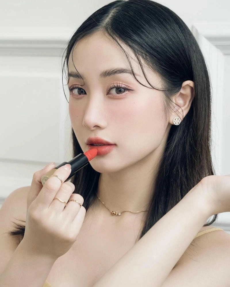 Chiều cao Jun Vũ nổi bật giữa dàn mỹ nhân