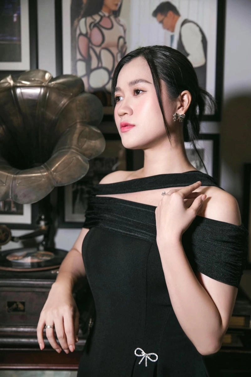 Bật mí tuổi thật của Lâm Vỹ Dạ mấy tuổi