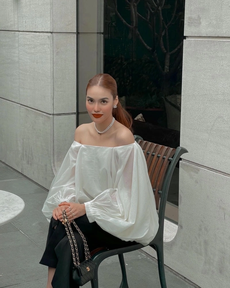 Trần Ngọc Lan Khuê diện váy trắng nổi bật