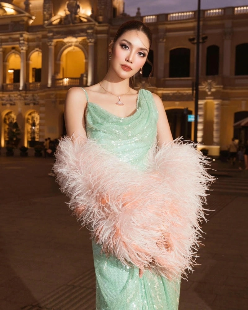 Lan Khuê có bầu khoe bụng bầu cực đáng yêu