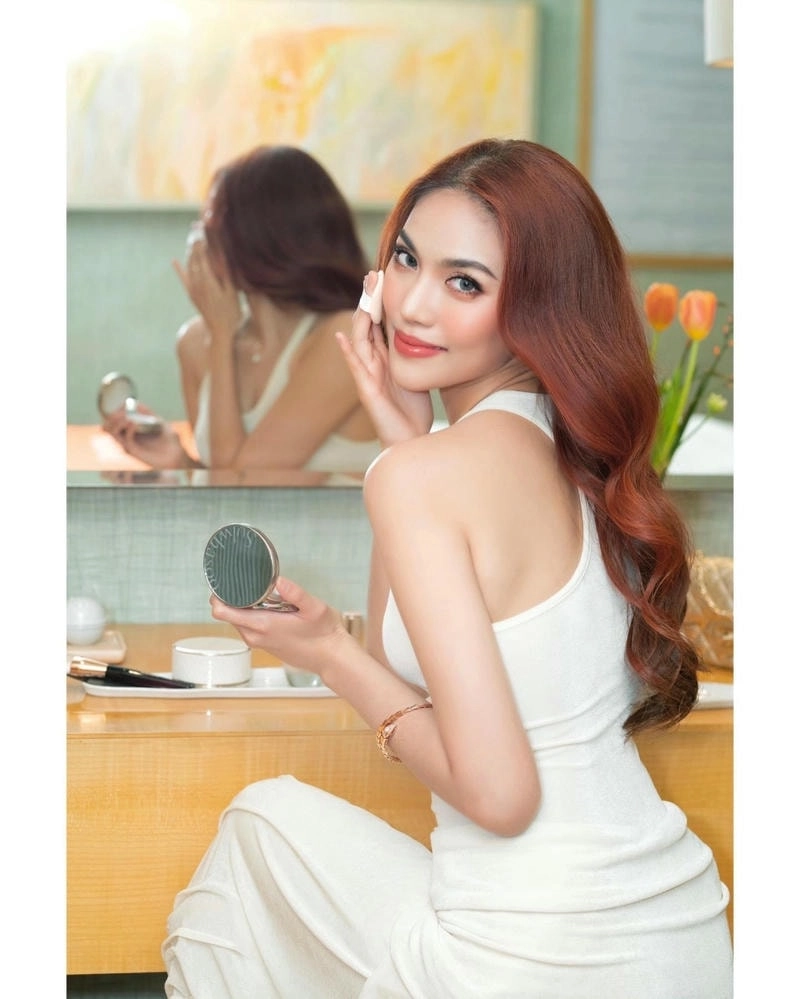 Lan Khuê hoa hậu rạng rỡ với vương miện