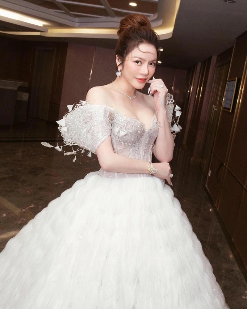 Fan tò mò Lý Nhã Kỳ sinh năm bao nhiêu