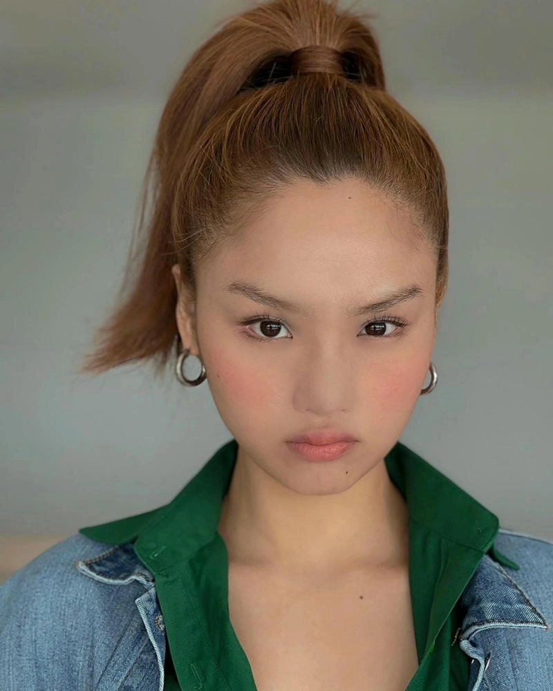 Bi thương ẩn trong hoa hồng đen Miu Lê