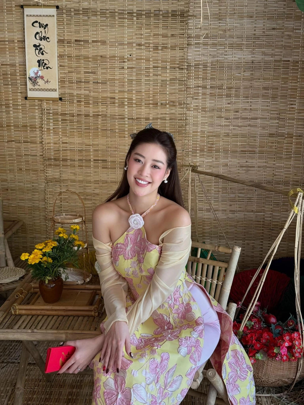 Ảnh hiếm hoi của Hoa hậu Khánh Vân và người yêu