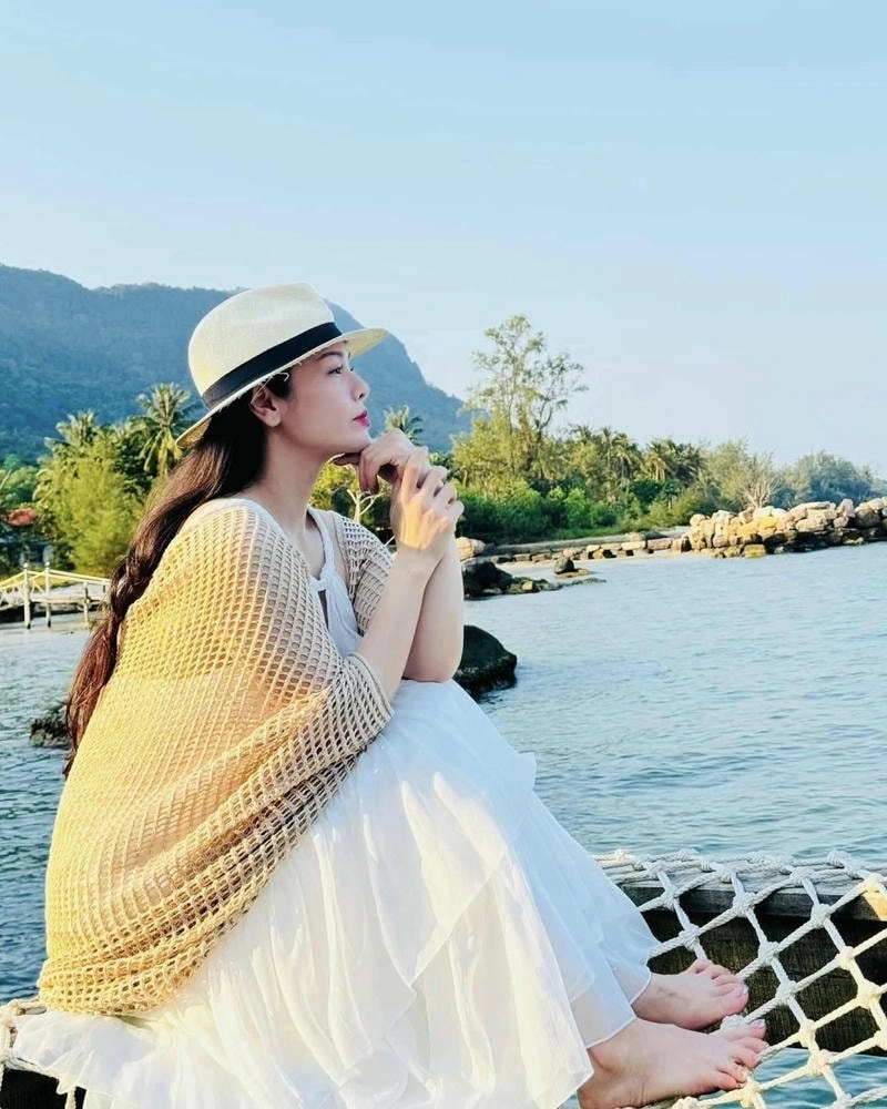 Cùng bạn bè hát karaoke Nhật Kim Anh cuối tuần