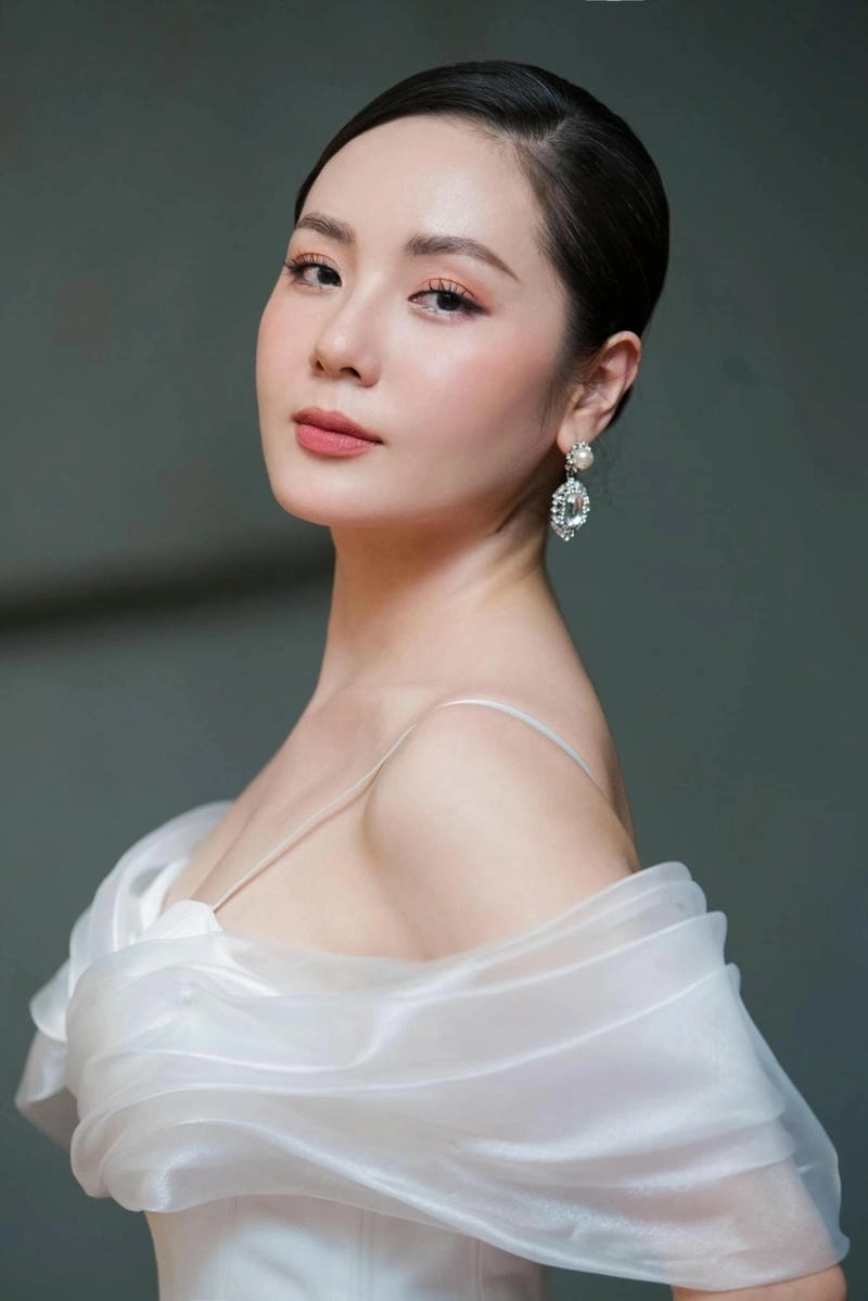 Trải nghiệm âm nhạc sống động cùng Phương Linh Live