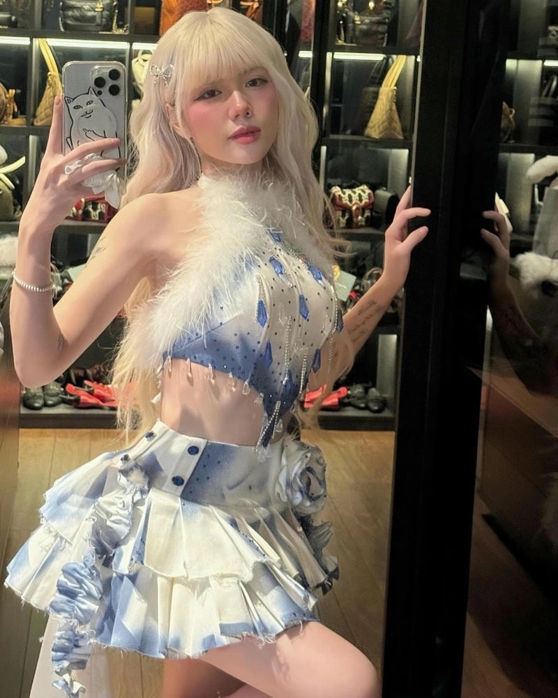 Gu thời trang riêng của ca sĩ Phương Ly