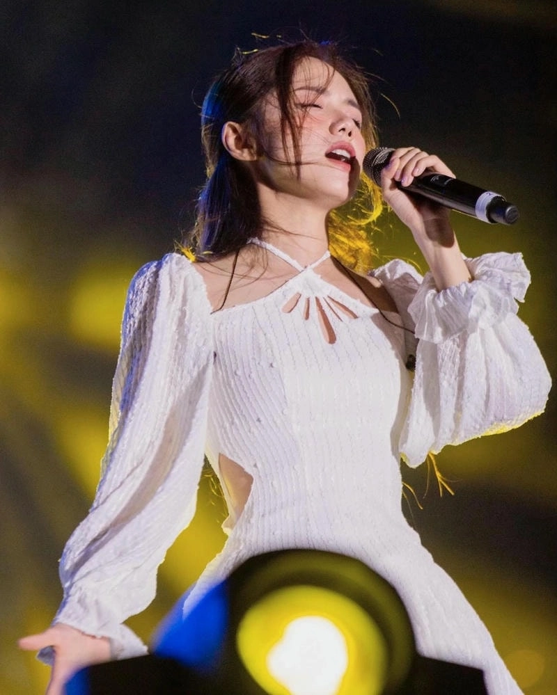 Bản hit đình đám Mặt trời của em Phương Ly